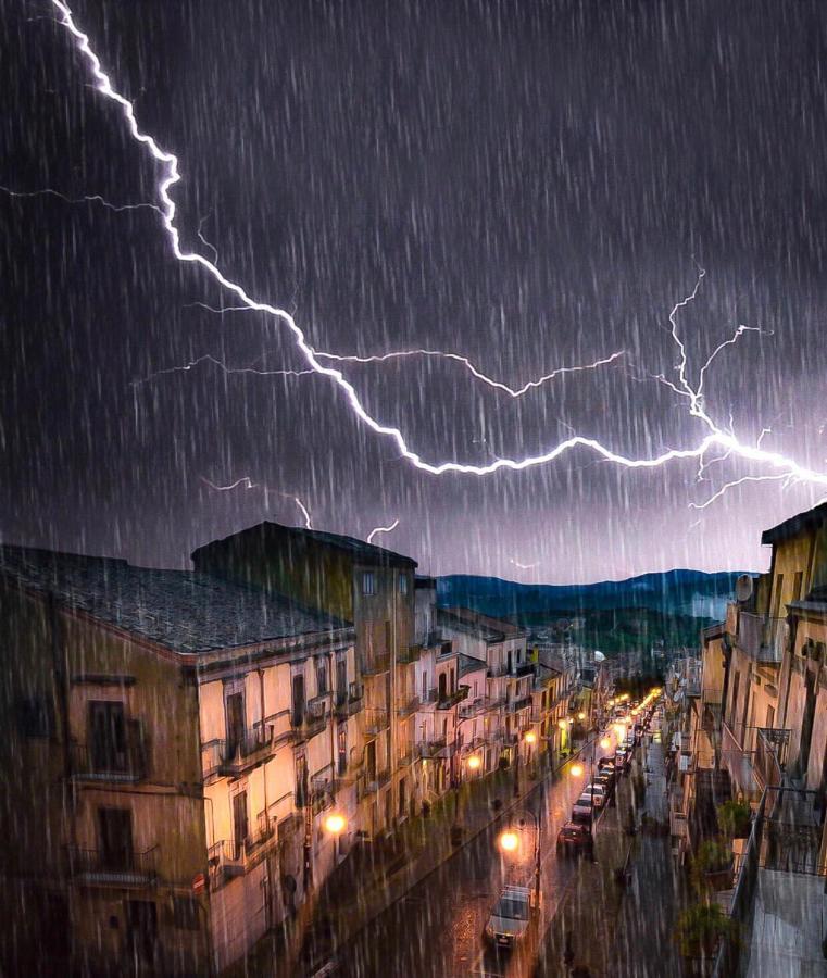 B&B Al Centro Storico Troina Bagian luar foto